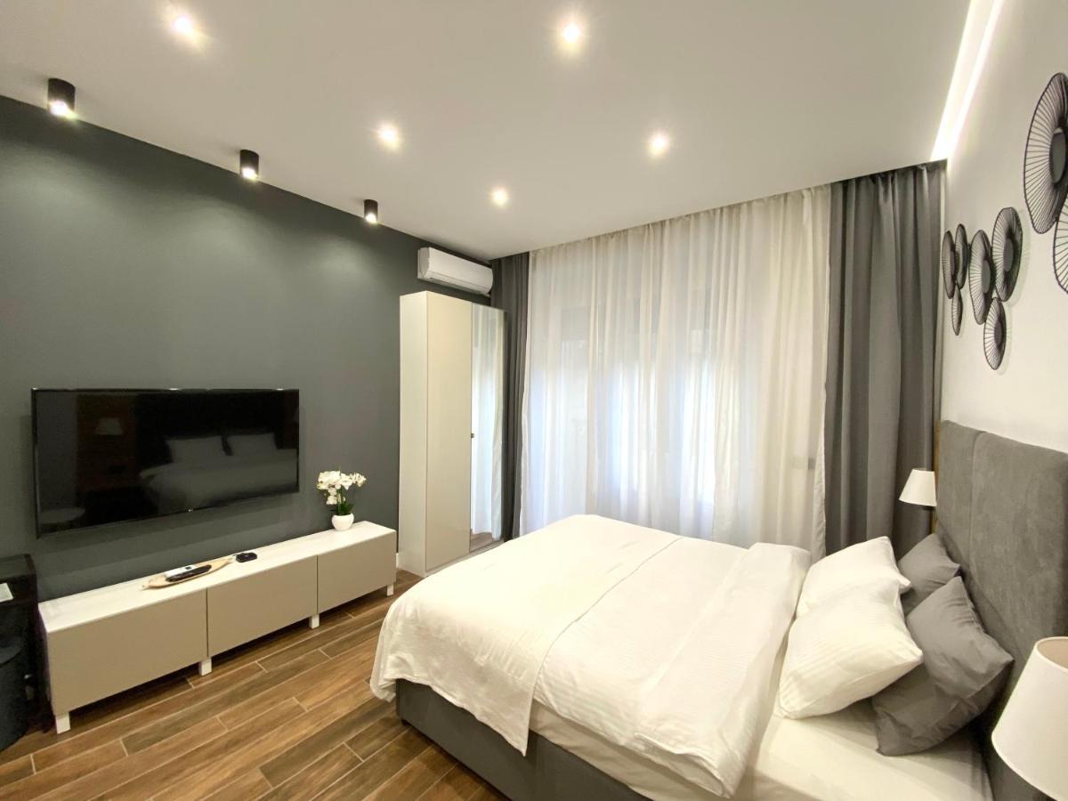 Moni Downtown Luxury Apartment