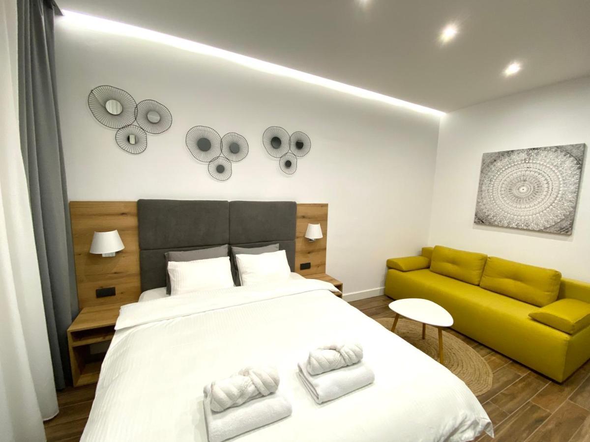 Moni Downtown Luxury
