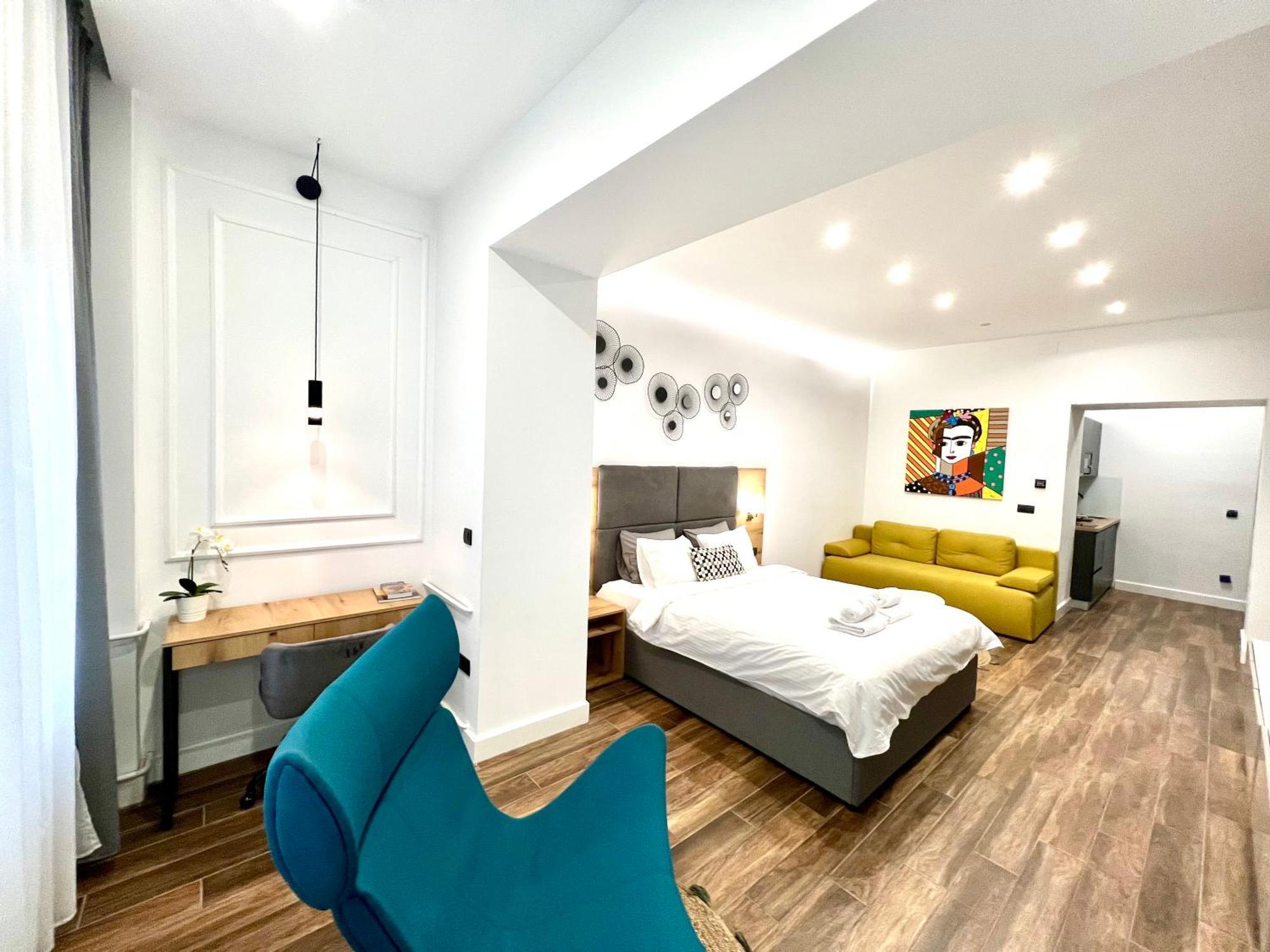 Moni Downtown Luxury Apartment